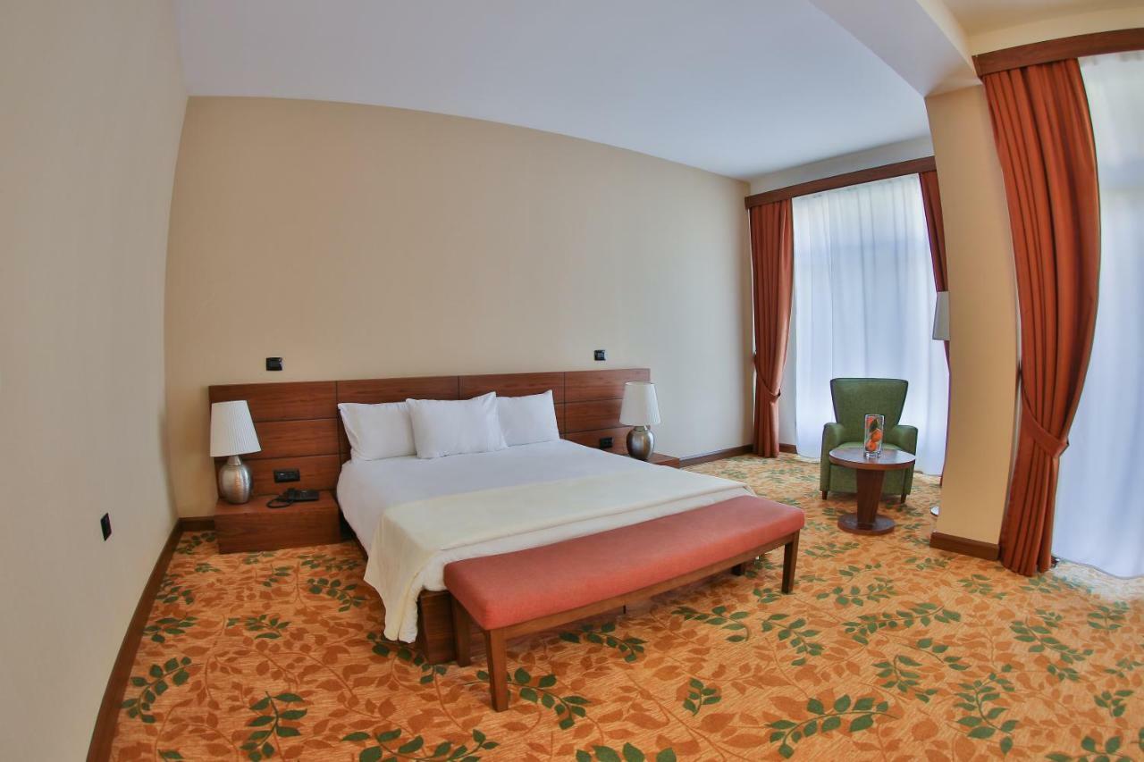 El Resort Hotel Qakh Eksteriør bilde