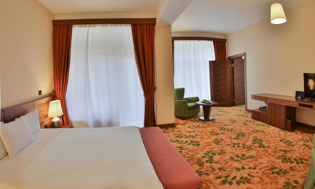 El Resort Hotel Qakh Eksteriør bilde