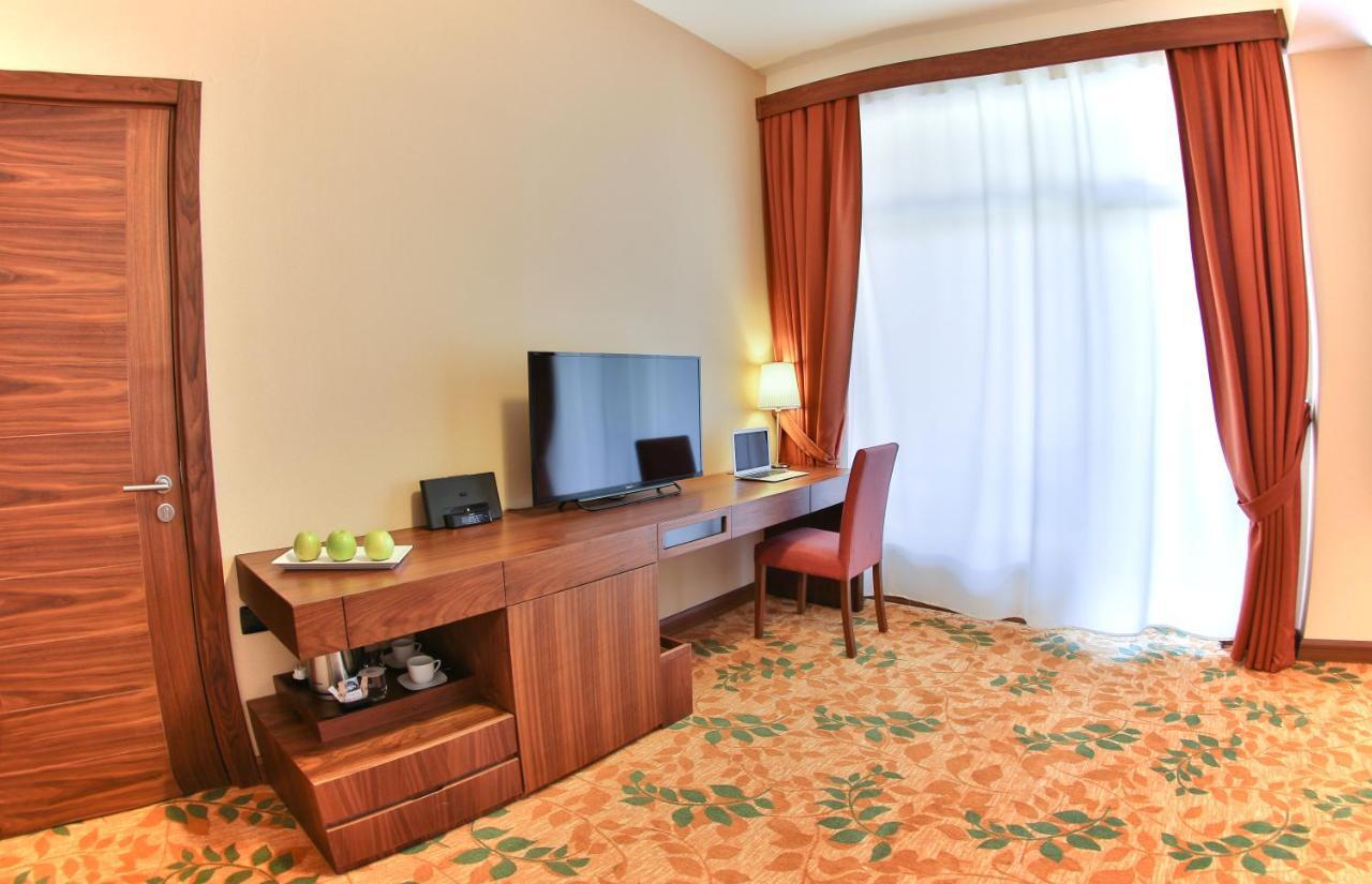 El Resort Hotel Qakh Eksteriør bilde